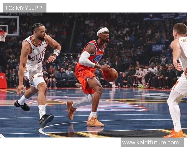 勇士与雷霆激战正酣新浪直播带你全程感受比赛精彩瞬间