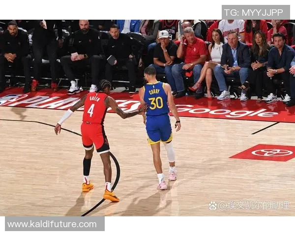 勇士与火箭首场对决精彩回顾双方明星球员表现引人瞩目